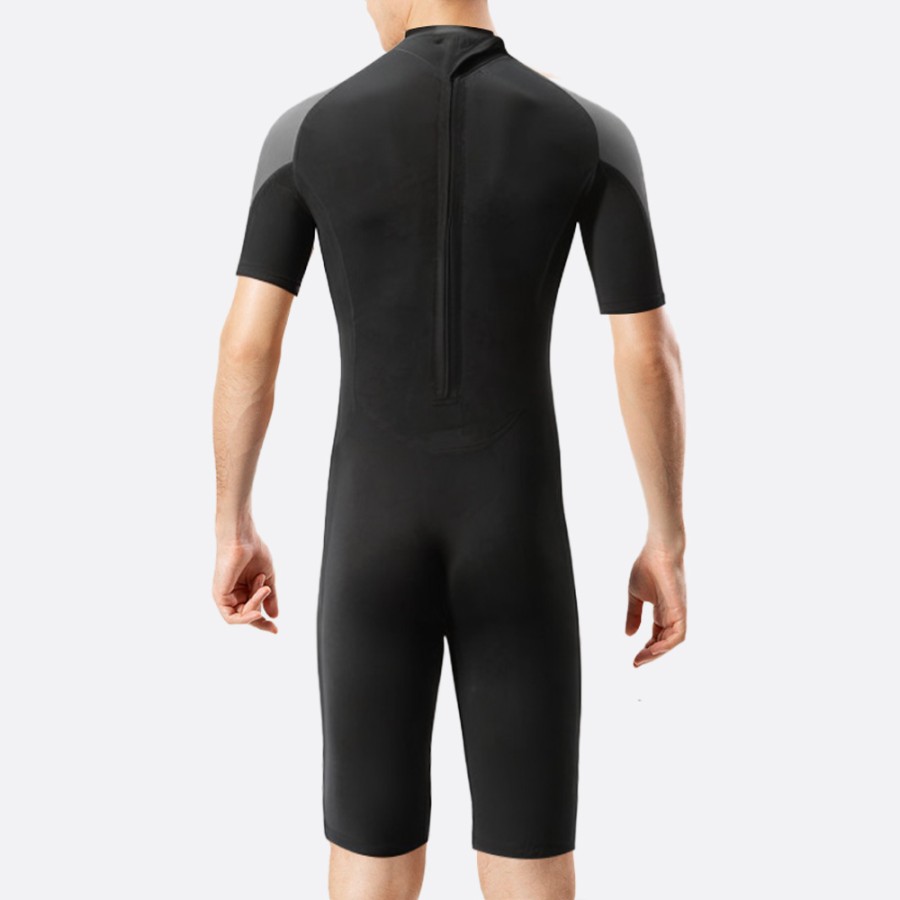 Lightweight stretch fit men's short wetsuit